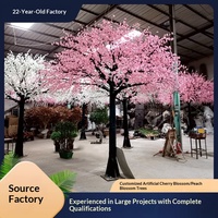 Arbre artificiel de fleurs de cerisier et de pêcher sur mesure, en plastique rose, multi-pièces, pour centres commerciaux, parcs à thème et hôtels - Prêt à expédier (RTS)