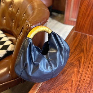 Sac à main de luxe en cuir PU souple avec poignée épaisse dorée métallique, sacs à main ouverts en V pour femmes, sac à bandoulière haut de gamme, pochette nuage - Product Image 3