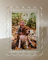 Cadre photo en acrylique transparent à bords ondulés haute définition pour la décoration de bureau/table, cadeaux pour la maison et le bureau, fabriqué en Chine