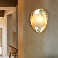 Applique murale moderne en laiton massif et marbre d'albâtre. Éclairage LED de luxe pour salon, villa, hôtel, salle d'exposition, couloir