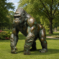 Statue de gorille en bronze moderne et créative sur mesure, sculpture en moulage 3D pour la décoration des places urbaines et des jardins