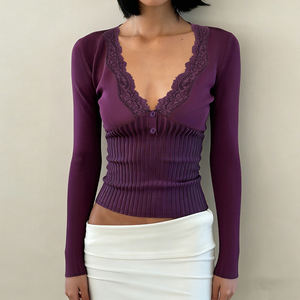Camiseta informal de manga larga con ribete de encaje morado para mujer, corte ajustado, cuello en V, botones en la parte delantera, suave y elástica - Product Image 1