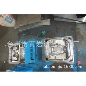 Moule d'injection pour couvercle de phare de voiture en plastique, matériau P20, traitement CNCEDM, arrangement horizontal, moule fixe - Product Image 1