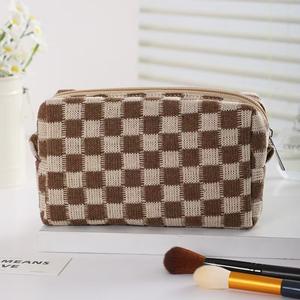 Estuche Cosmético Kawaii con Diseño de Tablero de Ajedrez - Bolsa con Cierre para Uso Diario, Viajes y Regalos - Product Image 5