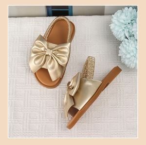 Sandales d'été pour enfants, nouveau style, chaussures de marche ajourées, sandales plates dorées avec nœuds et sangles élastiques - Product Image 4