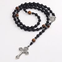 Collier de prière classique religieux en perles de pierre de lave noire de 8 mm avec crucifix de Saint Benoît pour hommes