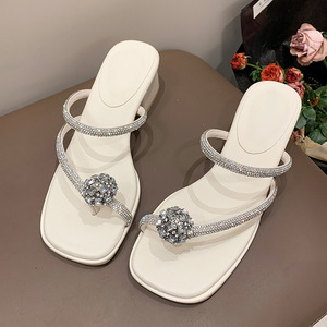 Tendance mode estivale, sandales pour femmes polyvalentes, respirantes, à porter en extérieur, antidérapantes, résistantes à l'usure - Product Image 1