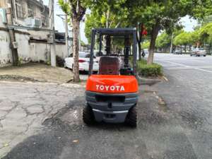 Chariot élévateur industriel Toyota d'occasion de 2 tonnes Chariot de manutention haute performance Toyota d'occasion Poussoir adapté à l'entrepôt - Product Image 6