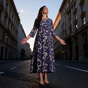 Robe Abaya élégante en polyester imprimé de luxe pour femmes musulmanes, tenue de soirée personnalisée pour occasions spéciales au Moyen-Orient - Product Image 4