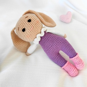Poupée lapin au crochet personnalisée faite à la <span class=keywords><strong>main</strong></span> <span class=keywords><strong>en</strong></span> crochet doux animal Amigurumi jouet belle poupée lapin endormi tricotée pour cadeau de douche de bébé - Product Image 5