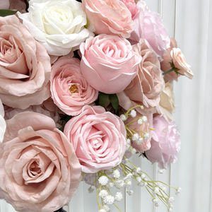 Centro de Mesa de Boda con Rosas Artificiales Realistas de Seda en Rosa Pálido y Blanco - Product Image 4