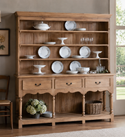 Buffet d'appoint massif de style campagne française, vitrine ouverte, trois tiroirs, poignées vintage, arches sculptées, mobilier rustique et lumineux pour la maison