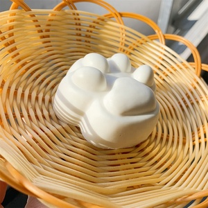 Jouet à presser anti-stress en PU blanc, 2,1 pouces, à récupération lente, en forme de patte de chat simulée, mignon, pour fêtes, type Mochi, à presser, pour soulager le stress, à faire soi-même - Product Image 3