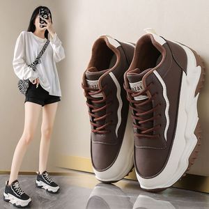ราคาขายส่ง รองเท้าผู้หญิงทรงสูงสำหรับฤดูใบไม้ร่วง รองเท้าผู้หญิงอเนกประสงค์ เพิ่มความสูง รองเท้ากีฬาลำลองทรงหนา - Product Image 1
