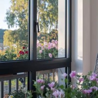 Ventana abatible de aleación de aluminio de diseño moderno de alta calidad y precio barato, tamaño pequeño con excelentes características