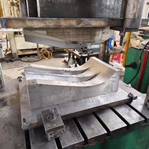 Máquina formadora de extremos de barreras de seguridad onduladas de dos y tres ondas - Product Image 3