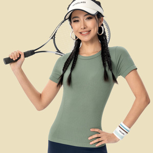 เสื้อยืดออกกำลังกายผู้หญิงแบบรัดรูป แขนสั้น แห้งเร็ว ยืดหยุ่นสูง สำหรับเทนนิส โยคะ ขายส่ง รับผลิตแบบ OEM ODM - Product Image 2
