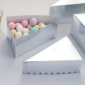 Cajas de rebanadas de pastel de papel triangular con parte superior festoneada, caja de dulces de papel dorado triangular para cumpleaños