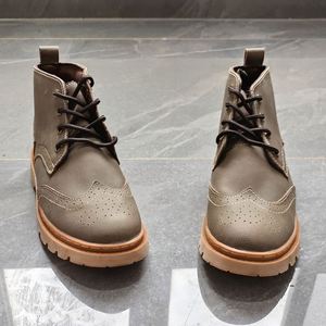 Botas Retro de Otoño, Estilo Nuevo, de Cuero Genuino, Bordadas, para Mujer, Botines Cortos Estilo Brogue, Británicas, para Motocicleta, con Aumento de Altura - Product Image 4