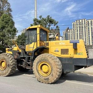 Chargeuse sur pneus Komatsu WA470-3, machine puissante et robuste pour la construction et la manutention de matériaux, haute performance. - Product Image 5