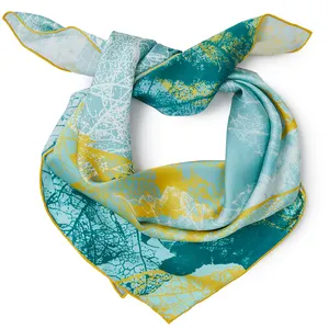 Foulard Fabricant Vente en gros Automne Automne Designer Nouveau Carré Foulard en soie Arbres de la forêt Impression colorée Femmes Bandana