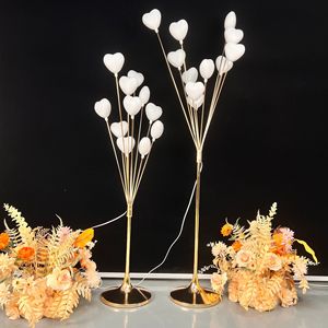 Novedad 2026: Lámpara de camino de hierro forjado con galvanoplastia, diseño de árbol del amor, romántica, con adornos en forma de corazón para bodas y decoración de burbujas para escenarios - Product Image 1