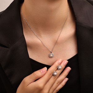 Ensemble de boucles d'oreilles et collier en perles brillantes, imitation perle, alliage de cuivre, forme de fleur, pour un usage quotidien, ensemble de bijoux de luxe - Product Image 2