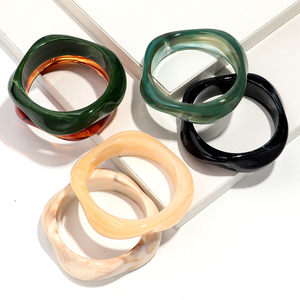 Bracciali in Resina Casual di Tendenza 2025, Gioielli Colorati Geometrici, Braccialetti Acrilici Quadrati di Grandi Dimensioni per Donne - Product Image 3
