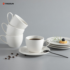 Vente en gros de vaisselle personnalisée de 200 ml, <span class=keywords><strong>tasse</strong></span> à thé <span class=keywords><strong>et</strong></span> à café blanche, <span class=keywords><strong>tasse</strong></span> <span class=keywords><strong>et</strong></span> soucoupe en céramique de porcelaine de luxe en relief - Product Image 1