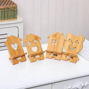 Soporte de madera para teléfono con forma de casa de dibujos animados, soporte de bambú para escritorio para teléfono móvil - Product Image 1