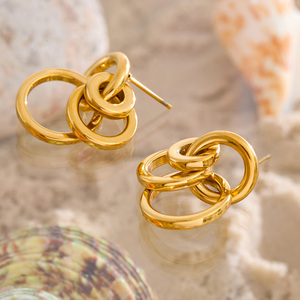 Boucles <span class=keywords><strong>d</strong></span>'oreilles pendantes Mchic 2813 pour femmes, plaquées <span class=keywords><strong>or</strong></span>, <span class=keywords><strong>multi</strong></span>-<span class=keywords><strong>anneaux</strong></span>, en acier inoxydable, imperméables, hypoallergéniques - Product Image 4