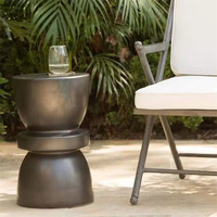 Silhouette structurelle géométrique Table d'appoint verte Pour le salon, Table d'appoint sablier, table basse
