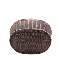 Panier de ménage d'hôtel en rotin PP tressé avec poignée de transport pour le rangement des serviettes et des produits de nettoyage dans les chambres d'hôtes