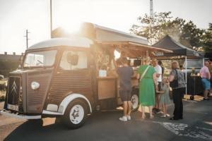 Camion de restauration mobile sur mesure avec cuisine professionnelle, remorque à burgers pour la vente de rue, les festivals et la restauration en plein air - Product Image 4