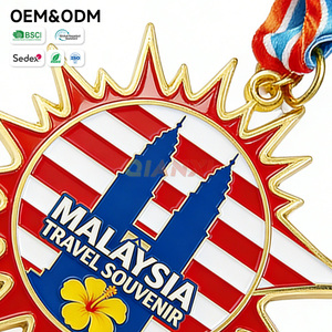 Medalla de Viaje Personalizada de <span class=keywords><strong>Rumania</strong></span>, Castillo Medieval, Rosa Blanca, Diseño de Bandera Nacional en Esmalte, Medalla de Recuerdo de Viaje con Cinta - Product Image 4