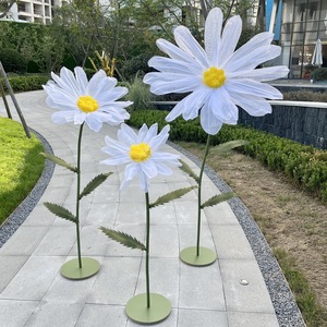 2024 Wedding Props Huge <strong>Paper</strong> Flowers Handmade <strong>Daisy</strong> Shopping Mall Decorations Window Decoration Ornaments Wedding Decorations - Product Image 1