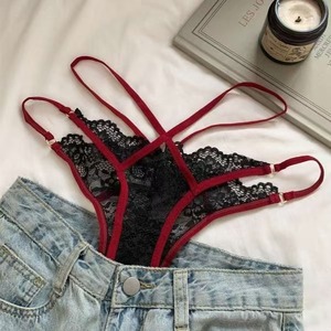 Nuevo estilo de lencería sexy francesa para mujer, con encaje, tirantes finos, abertura alta, transpirable y con diseño hueco. - Product Image 1