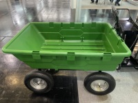 TC2165 Chariots à outils de jardin OEM Poly Wagon à pelouse Plate-forme en acier fermée Camion à benne basculante manuelle à quatre roues Matière plastique