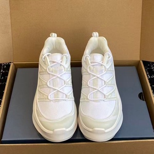 Chaussures décontractées blanches à semelle épaisse de créateur - Chaussures de sport respirantes à lacets avec protection des orteils et semelle épaisse - Product Image 2