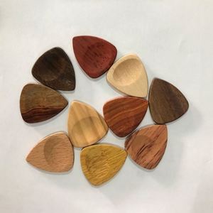 Púa de Guitarra de Madera Personalizada con Logotipo y Cualquier Texto - Regalo Único para Músicos y Regalo Promocional - Product Image 3