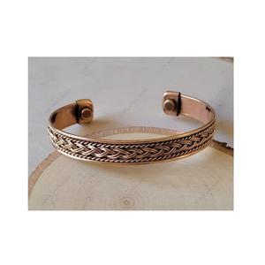 Brazalete Magnético de Cobre Trenzado Elegante de Excelente Calidad con Acabado Pulido para Mejorar la Circulación y Uso Diario en Venta - Product Image 4
