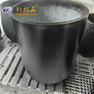 Macetas cilíndricas negras de piedra mágica GRC de tamaño personalizado para patios y centros comerciales - Product Image 1
