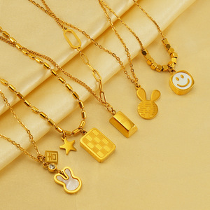 Collana Jachon di Buona Qualità <span class=keywords><strong>in</strong></span> Acciaio Inossidabile <span class=keywords><strong>con</strong></span> Catena <span class=keywords><strong>in</strong></span> <span class=keywords><strong>Oro</strong></span> 18K e Grazioso Ciondolo <span class=keywords><strong>con</strong></span> Piccola Stella e Quadrato da Donna - Product Image 1