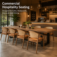 Fauteuil en rotin tressé avec dossier en bois et coussin de siège beige pour café, restaurant, hôtel, structure en bois massif