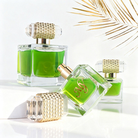 Bouteilles de parfum en verre transparent carré de luxe de 30ml 50ml 100ml avec pulvérisateur de pompe de brouillard de bouchon d'or acrylique