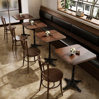 Luxuriöses Hotel-Restaurant-Möbelset im Thonet-Stil: Gebogene Holzstühle und Massivholz-Rund-/Quadrattische für Gewerbliche Cafés