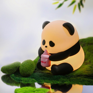 Lámpara Nocturna Portátil de Silicona con Diseño de Panda, Carga USB, Linda Lámpara de Camping para Exteriores - Product Image 4