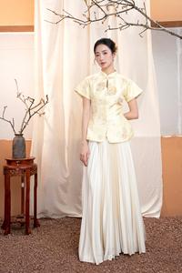 Top Ceremonial de Brocado Vietnamita - Motivo de Diosa Luna y Conejo de Jade, Patrón Floral de Tulipán KPP24 - Product Image 4