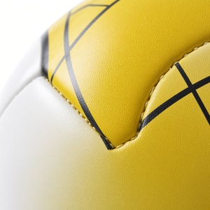 Ballon de football classique blanc et jaune, sérigraphié, durable, taille 5 - Product Image 3