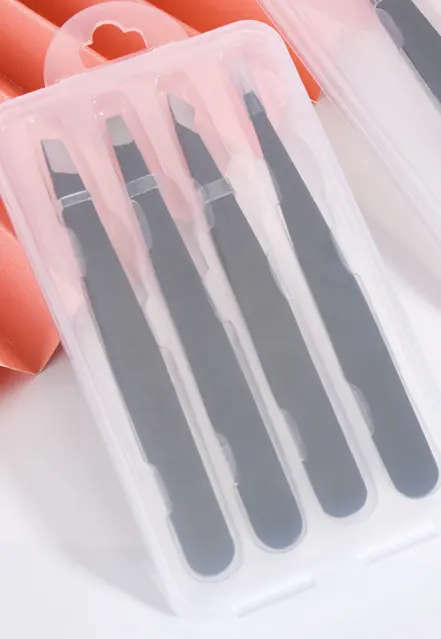 Jepitan Kosmetik Kustom 2 Buah 4 Buah Pinset Alis Ujung Lancip Hitam Merah Muda Miring dengan Kotak